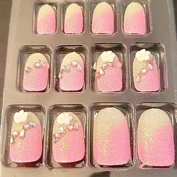 NEW Hello Halo Glam Glow & False Nails Set! - Picture 7 of 11